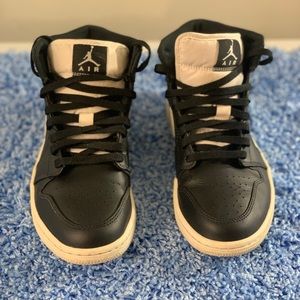 COPY - Mens Air Jordan 1 mids size 8.5